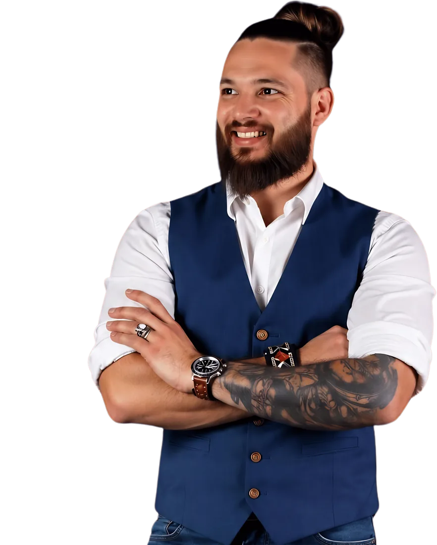 Damien Ladurelle, souriant, bras croisés